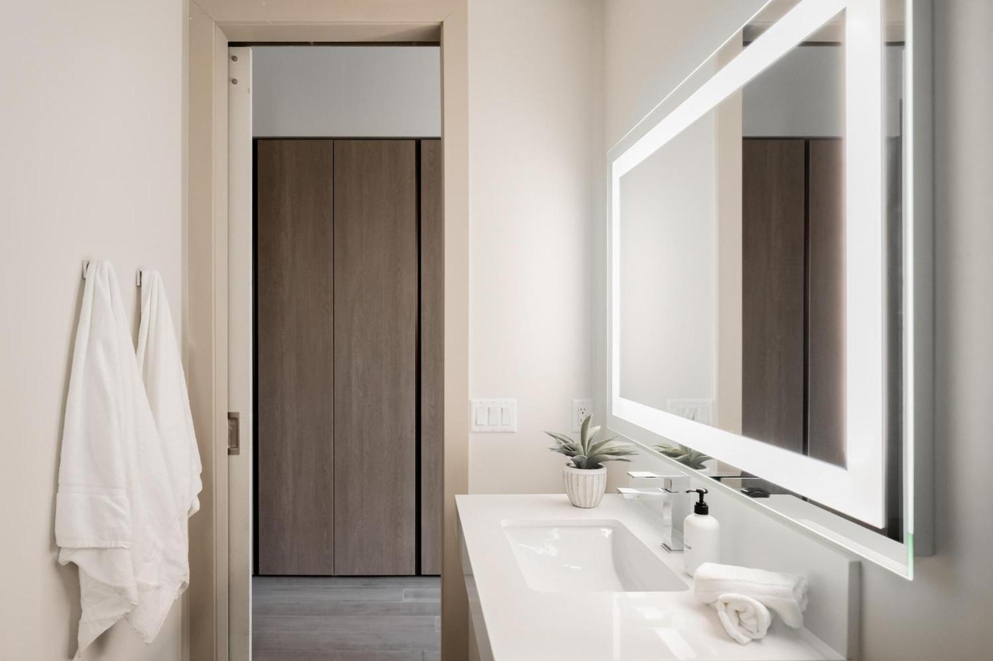 Brand New Condo - Walk To Empower Stadium - Tesoro Denver Exterior photo